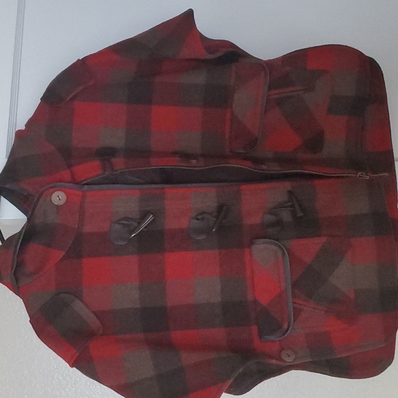 Cape - Picture 1 of 3